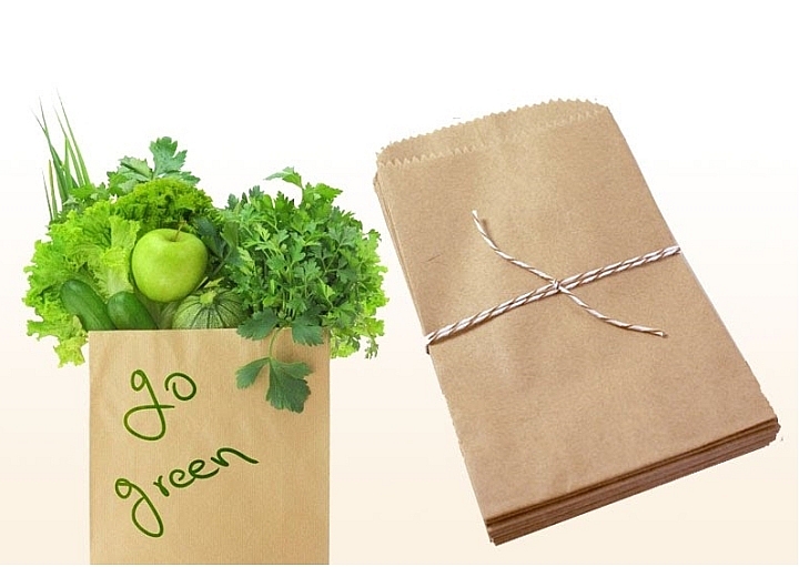 Bao bì giấy có thể phân hủy tự nhiên trong khoảng thời gian ngắn, từ 1 đến 3 tháng, tùy thuộc vào điều kiện môi trường.