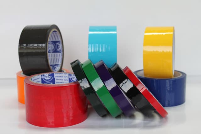Băng keo OPP còn được sản xuất trong nhiều màu sắc và loại khác nhau để đáp ứng nhu cầu đa dạng của người dùng. 
